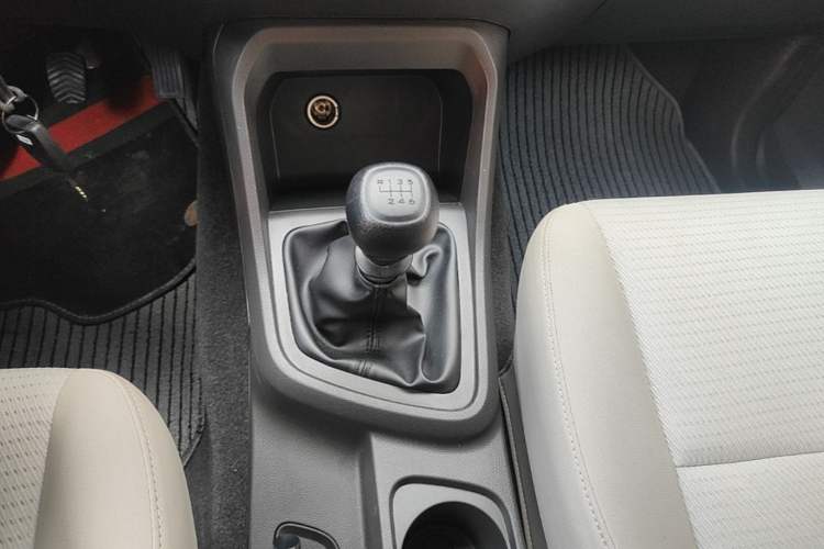 Used Wuling Hongguang V 2019 1.5L Jingqu Edition Sealed-Window Vehicle China VI LAR Gear Lever