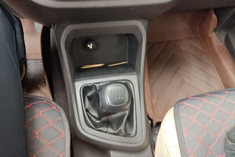 Used Wuling Hongguang V 2019 1.5L Jingqu Version China VI LAR Gear Lever
