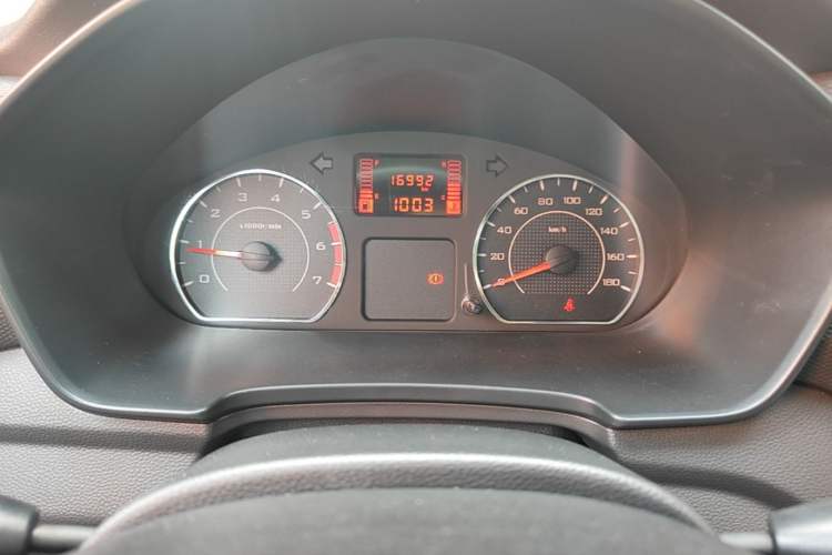 Used Wuling Hongguang V 2019 1.5L Jingqu Edition Sealed-Window Vehicle China VI LAR Instrument Cluster