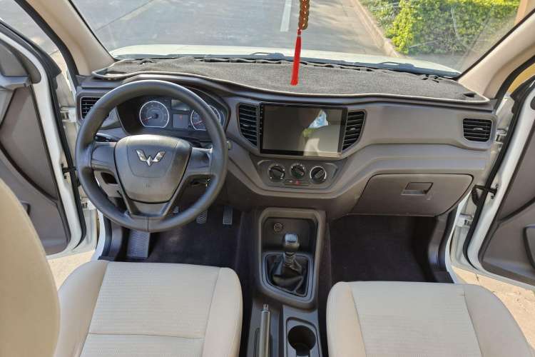 Used Wuling Hongguang V 2019 1.5L Jingqu Version China VI LAR Interior 1