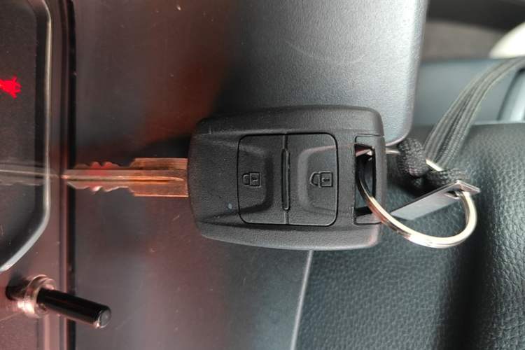 Used Wuling Hongguang V 2019 1.5L Jingqu Edition Sealed-Window Vehicle China VI LAR Interior 1