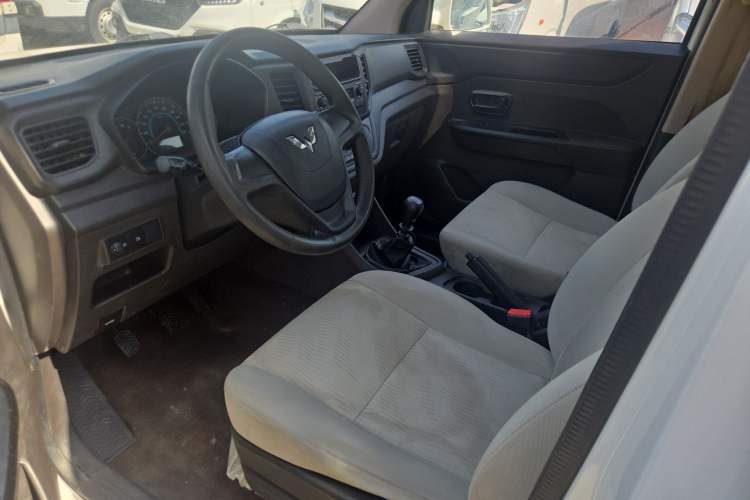 Used Wuling Hongguang V 2019 1.5L Jingqu Version China VI LAR Interior 1