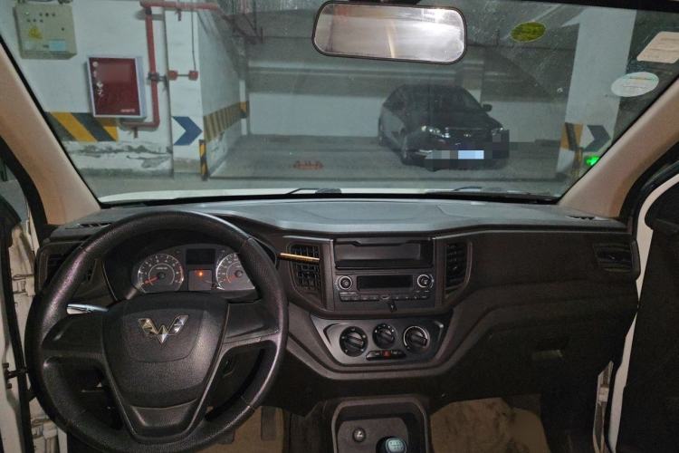 Used Wuling Hongguang V 2019 1.5L Jingqu Version China VI LAR Interior 2