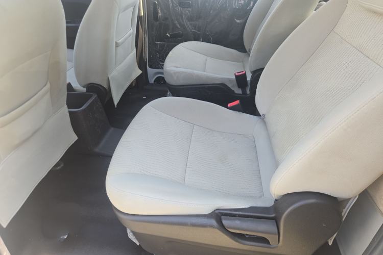 Used Wuling Hongguang V 2019 1.5L Jingqu Version China VI LAR Interior 2