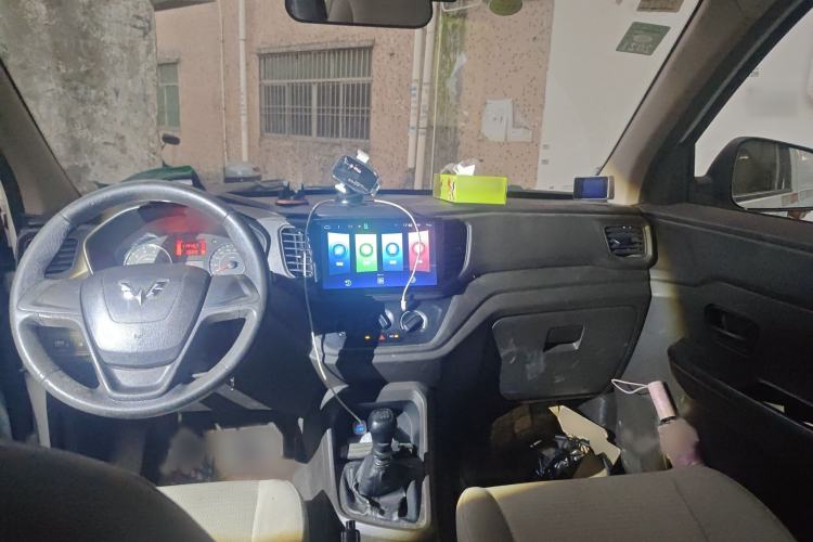 Used Wuling Hongguang V 2019 1.5L Base Window-Sealed Vehicle China VI LAR Interior 2