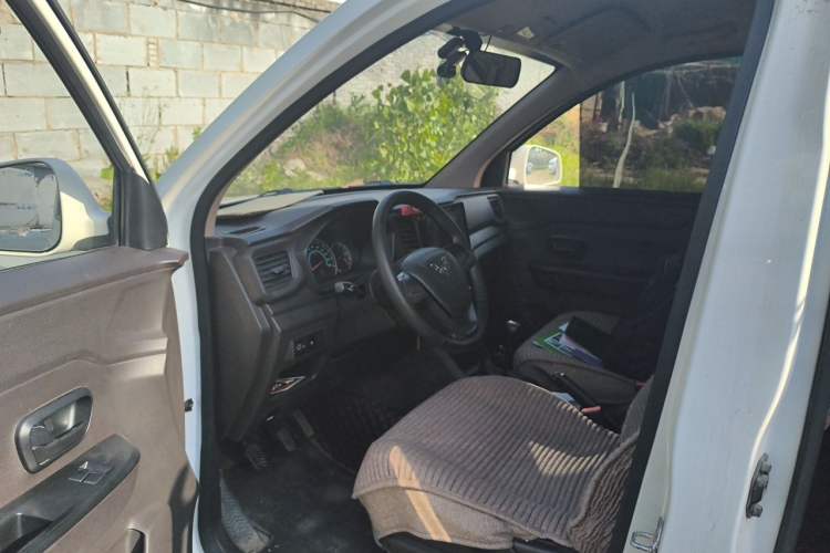 Used Wuling Hongguang V 2019 1.5L Enjoyment Version China VI LAR Interior 3