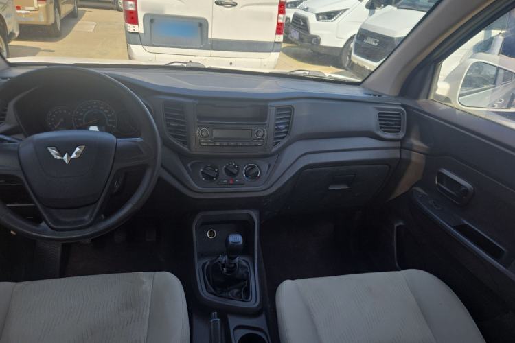 Used Wuling Hongguang V 2019 1.5L Jingqu Version China VI LAR Interior 3