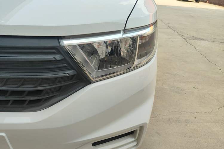 Used Wuling Hongguang V 2019 1.5L Jingqu Edition Sealed-Window Vehicle China VI LAR Left Front Headlight