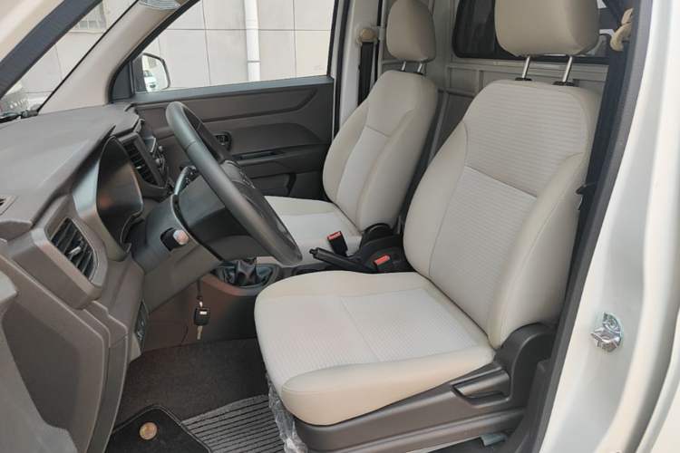 Used Wuling Hongguang V 2019 1.5L Jingqu Edition Sealed-Window Vehicle China VI LAR Left Front Seat