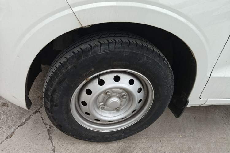 Used Wuling Hongguang V 2019 1.5L Jingqu Version China VI LAR Left Front Wheel Hub