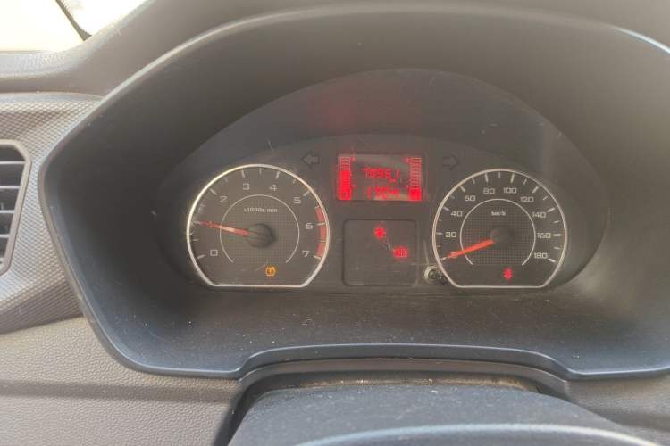 Used Wuling Hongguang V 2019 1.5L Jingqu Version China VI LAR Odometer Close Up