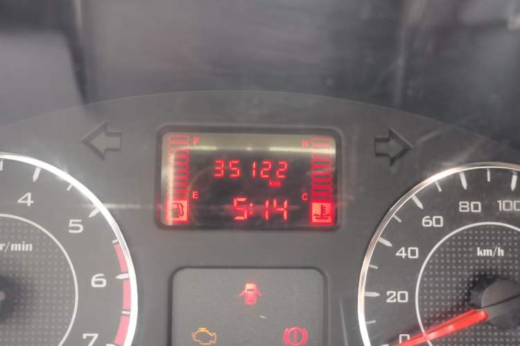 Used Wuling Hongguang V 2019 1.5L Jingqu Version China VI LAR Odometer Close Up