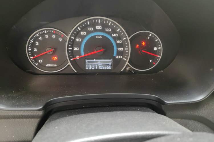 Used Wuling Hongguang V 2019 1.5L Enjoyment Version China VI LAR Odometer Close Up