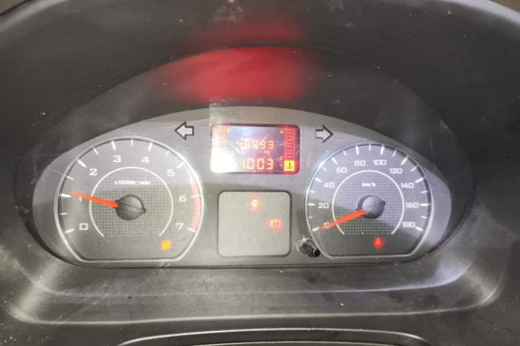 Used Wuling Hongguang V 2019 1.5L Jingqu Edition Sealed-Window Vehicle China VI LAR Odometer Close Up