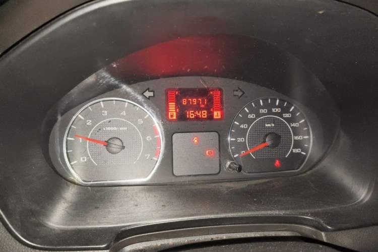Used Wuling Hongguang V 2019 1.5L Base Window-Sealed Vehicle China VI LAR Odometer Close Up