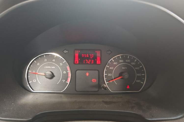 Used Wuling Hongguang V 2019 1.5L Jingqu Version China VI LAR Odometer Close Up