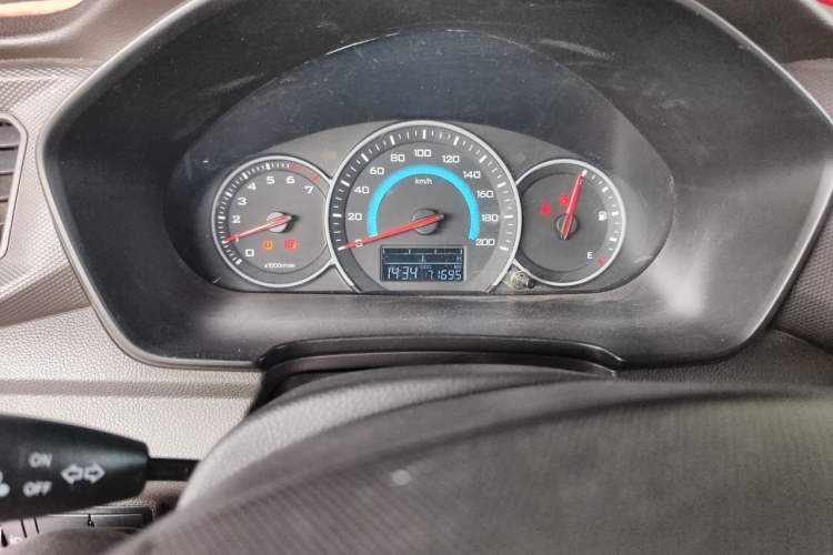 Used Wuling Hongguang V 2019 1.5L Standard Version China VI LAR Odometer Close Up