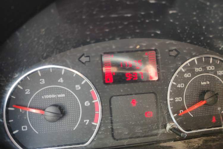 Used Wuling Hongguang V 2019 1.5L Jingqu Version China VI LAR Odometer Close Up