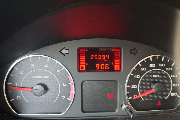 Used Wuling Hongguang V 2019 1.5L Jingqu Version China VI LAR Odometer Close Up