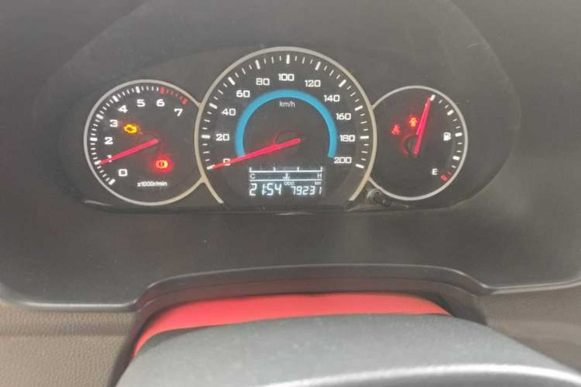 Used Wuling Hongguang V 2019 1.5L Enjoyment Version China VI LAR Odometer Close Up