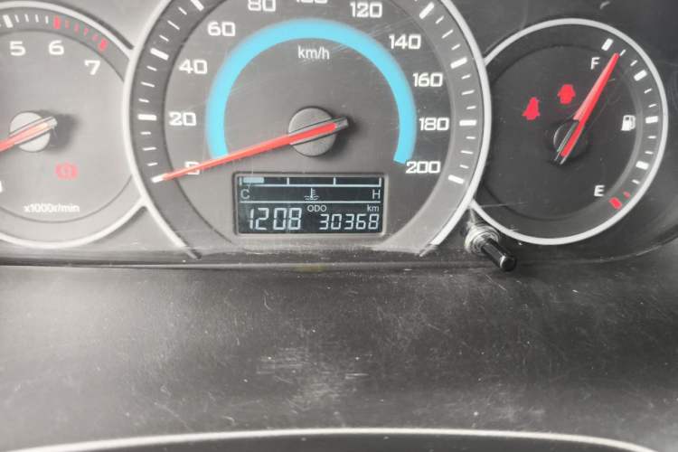 Used Wuling Hongguang V 2019 1.5L Enjoyment Version China VI LAR Odometer Close Up