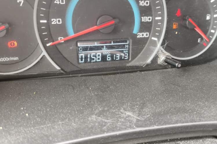 Used Wuling Hongguang V 2019 1.5L Enjoyment Version China VI LAR Odometer Close Up