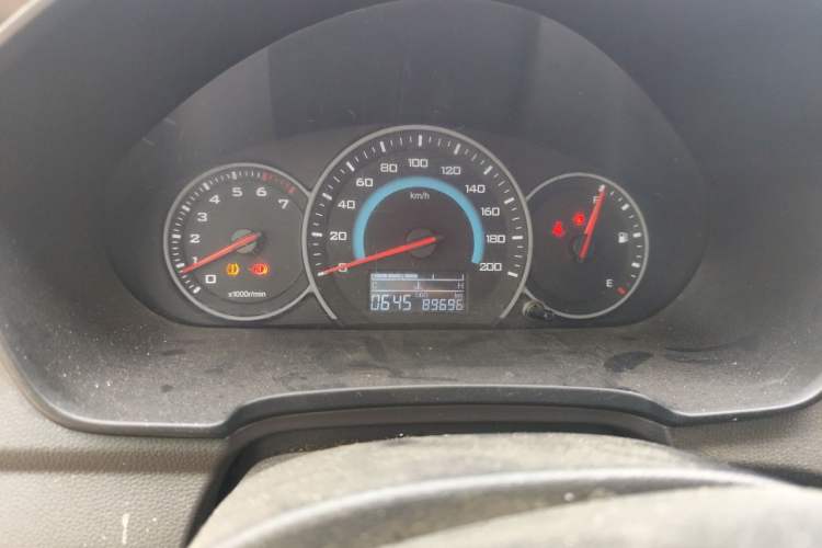 Used Wuling Hongguang V 2019 1.5L Enjoyment Version China VI LAR Odometer Close Up