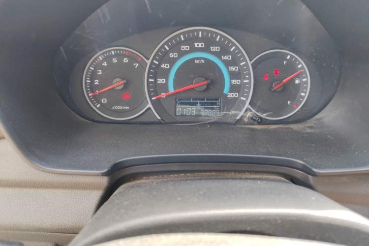 Used Wuling Hongguang V 2019 1.5L Enjoyment Version China VI LAR Odometer Close Up