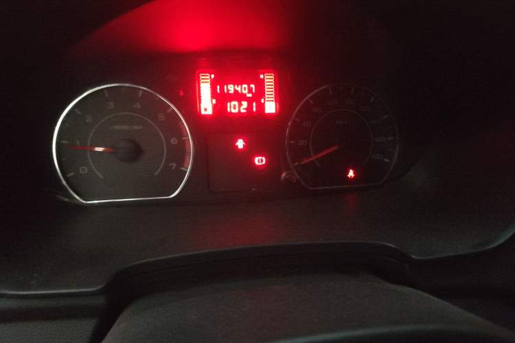 Used Wuling Hongguang V 2019 1.5L Base Window-Sealed Vehicle China VI LAR Odometer Close Up