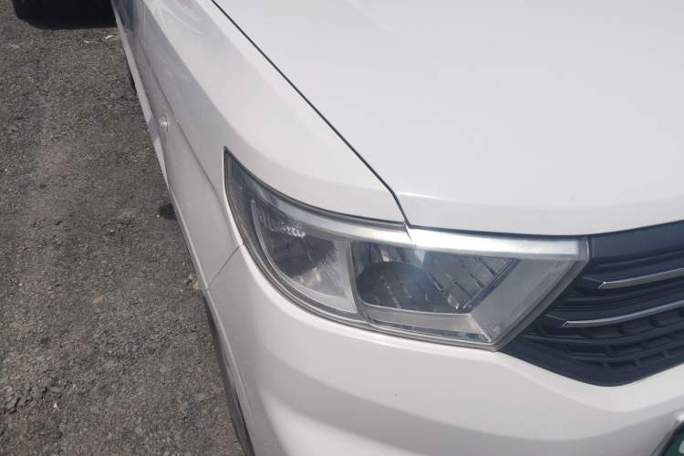 Used Wuling Hongguang V 2019 1.5L Jingqu Edition Sealed-Window Vehicle China VI LAR Right Front Headlight