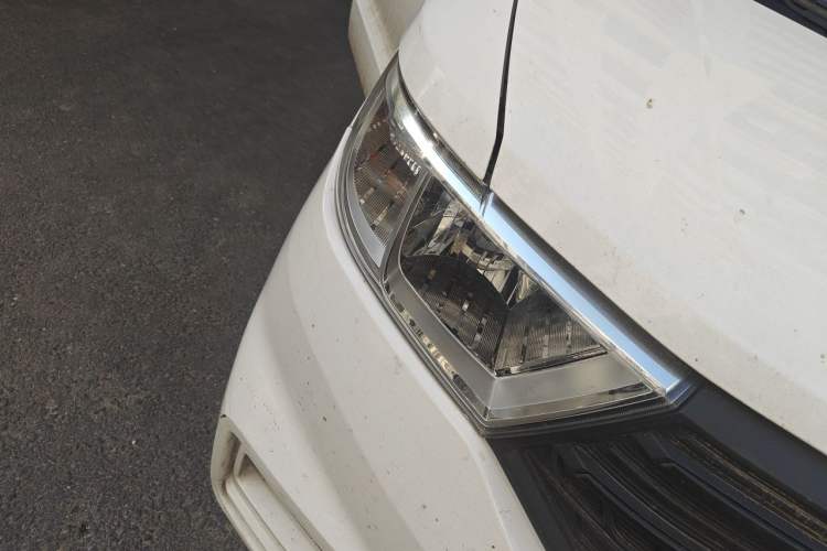 Used Wuling Hongguang V 2019 1.5L Jingqu Version China VI LAR Right Front Headlight