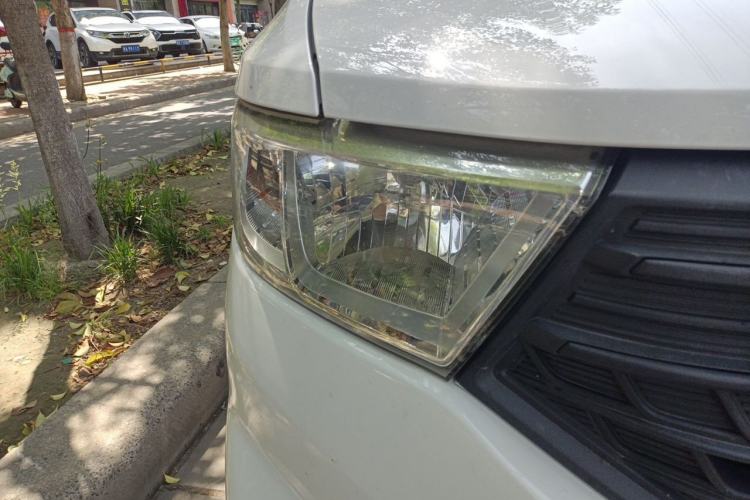 Used Wuling Hongguang V 2019 1.5L Jingqu Version China VI LAR Right Front Headlight