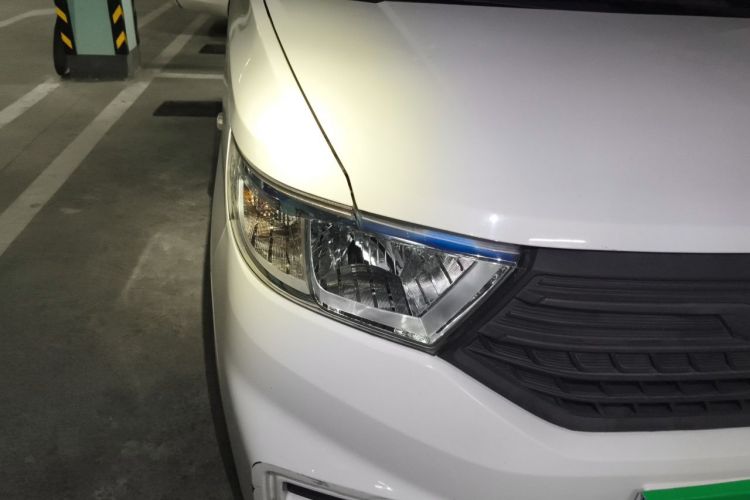 Used Wuling Hongguang V 2019 1.5L Jingqu Edition Sealed-Window Vehicle China VI LAR Right Front Headlight