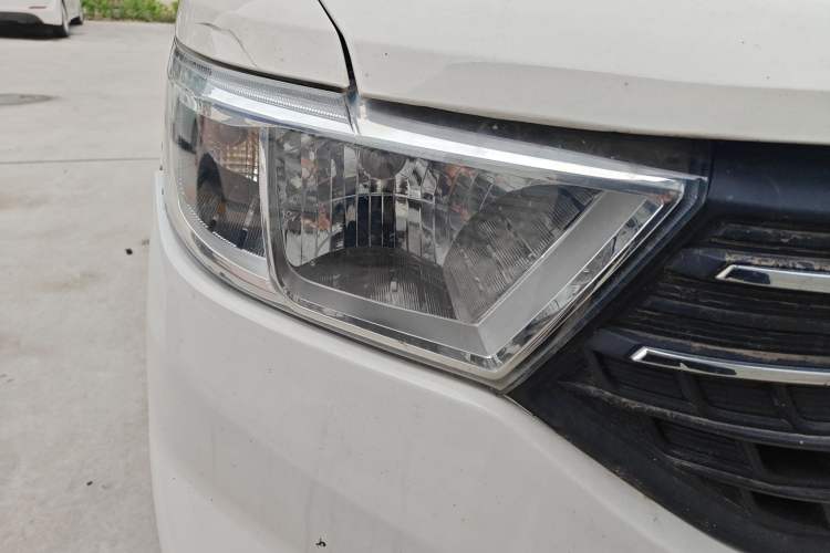 Used Wuling Hongguang V 2019 1.5L Base Version China VI LAR Right Front Headlight