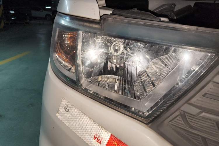 Used Wuling Hongguang V 2019 1.5L Base Window-Sealed Vehicle China VI LAR Right Front Headlight