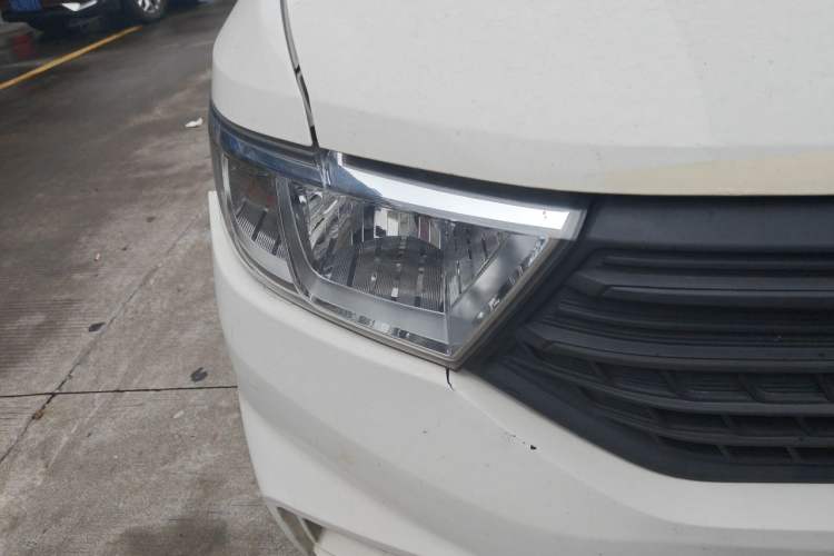 Used Wuling Hongguang V 2019 1.5L Jingqu Version China VI LAR Right Front Headlight