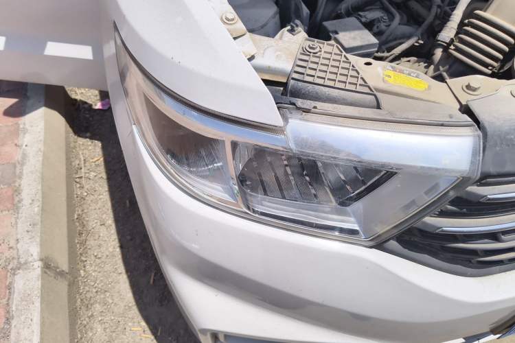 Used Wuling Hongguang V 2019 1.5L Enjoyment Version China VI LAR Right Front Headlight
