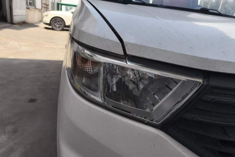 Used Wuling Hongguang V 2019 1.5L Base Version China VI LAR Right Front Headlight