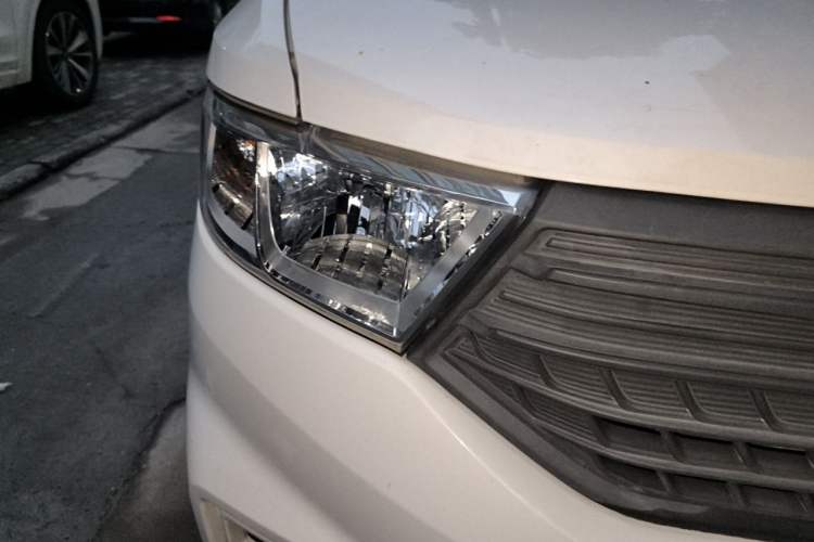 Used Wuling Hongguang V 2019 1.5L Jingqu Version China VI LAR Right Front Headlight