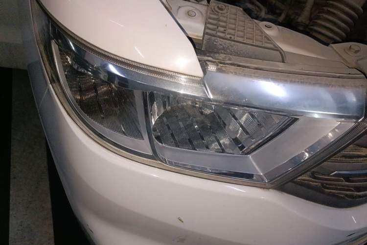 Used Wuling Hongguang V 2019 1.5L Standard Version China VI LAR Right Front Headlight