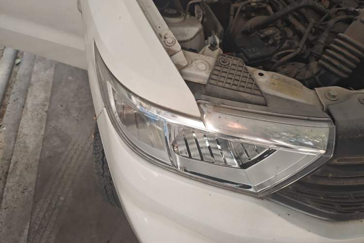 Used Wuling Hongguang V 2019 1.5L Base Version China VI LAR Right Front Headlight