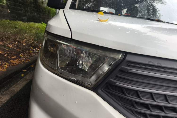 Used Wuling Hongguang V 2019 1.5L Jingqu Version China VI LAR Right Front Headlight