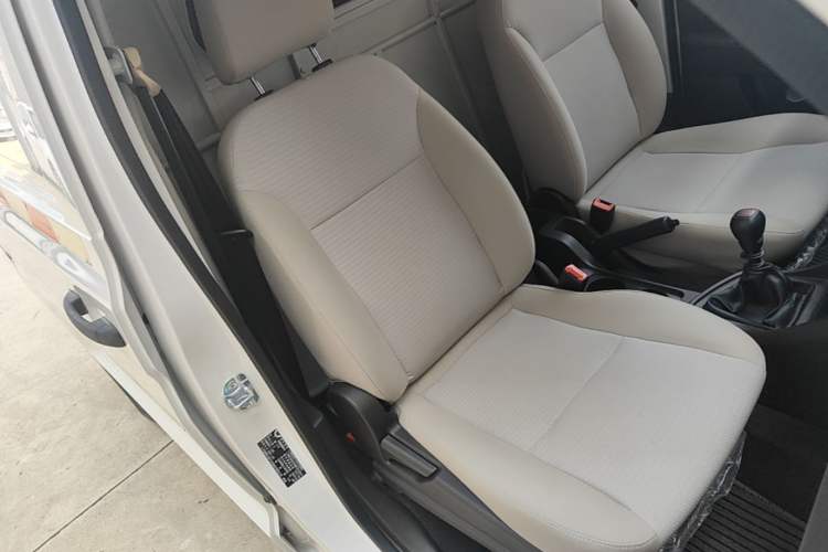 Used Wuling Hongguang V 2019 1.5L Jingqu Edition Sealed-Window Vehicle China VI LAR Right Front Seat