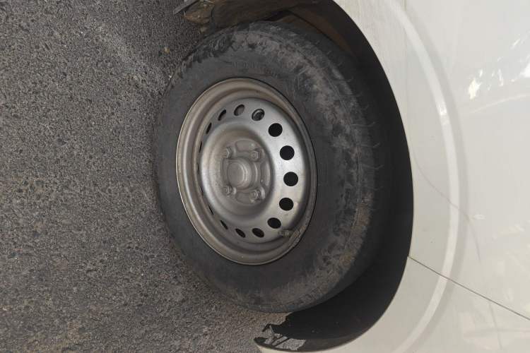 Used Wuling Hongguang V 2019 1.5L Jingqu Version China VI LAR Right Front Wheel Hub