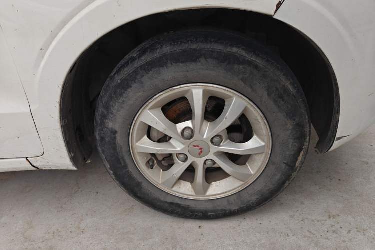Used Wuling Hongguang V 2019 1.5L Base Version China VI LAR Right Front Wheel Hub