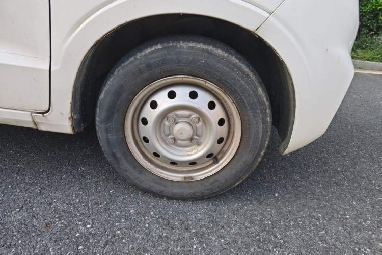 Used Wuling Hongguang V 2019 1.5L Jingqu Version China VI LAR Right Front Wheel Hub