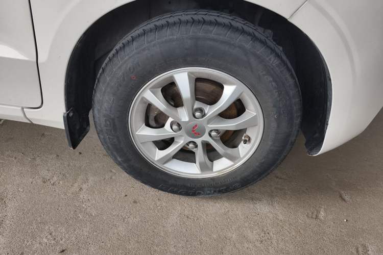 Used Wuling Hongguang V 2019 1.5L Standard Version China VI LAR Right Front Wheel Hub
