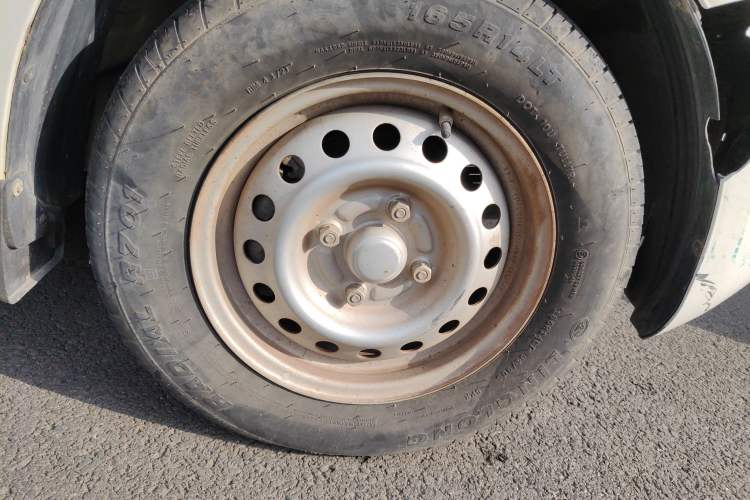 Used Wuling Hongguang V 2019 1.5L Jingqu Version China VI LAR Right Front Wheel Hub