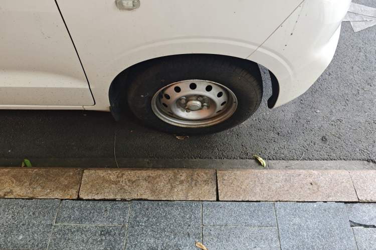 Used Wuling Hongguang V 2019 1.5L Jingqu Version China VI LAR Right Front Wheel Hub