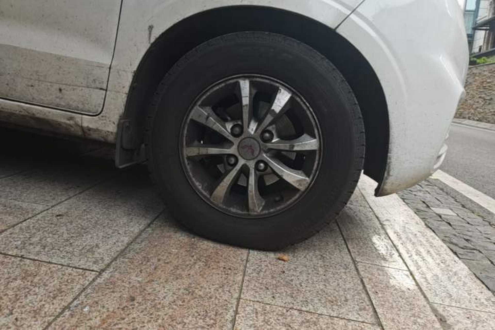Used Wuling Hongguang V 2019 1.5L Enjoyment Version China VI LAR Right Front Wheel Hub